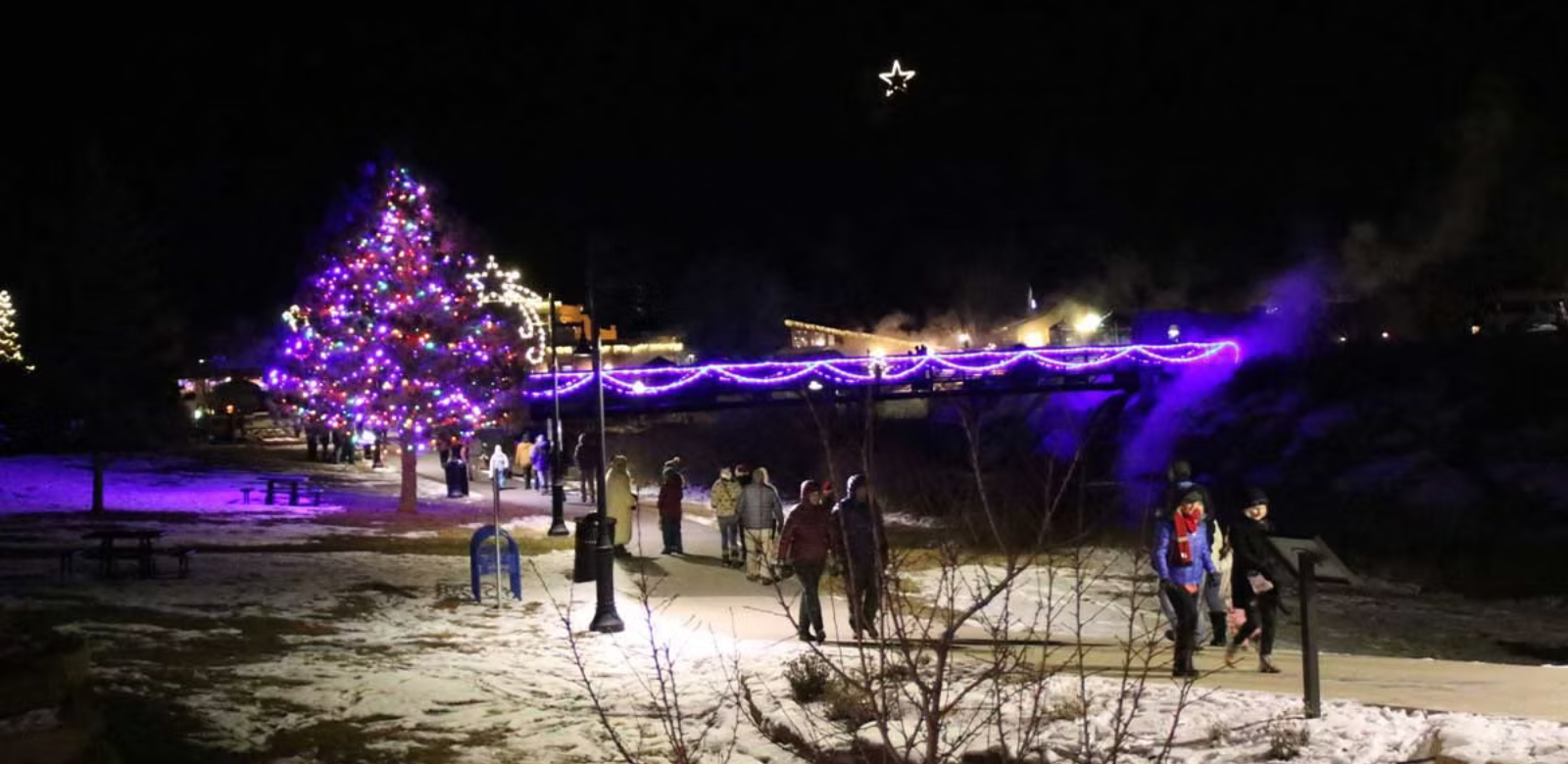 Feel the Christmas spirit with magical lights to admire while walking through Riverwalk