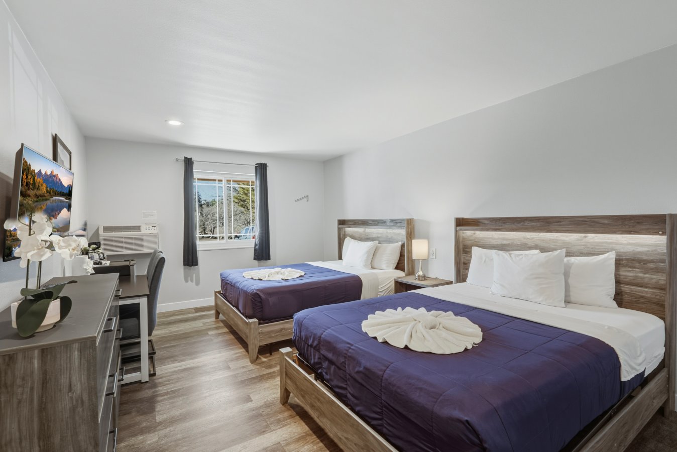 Comfort queen with two queen bed, desk and flat screen TV at our Pagosa Springs Hotel