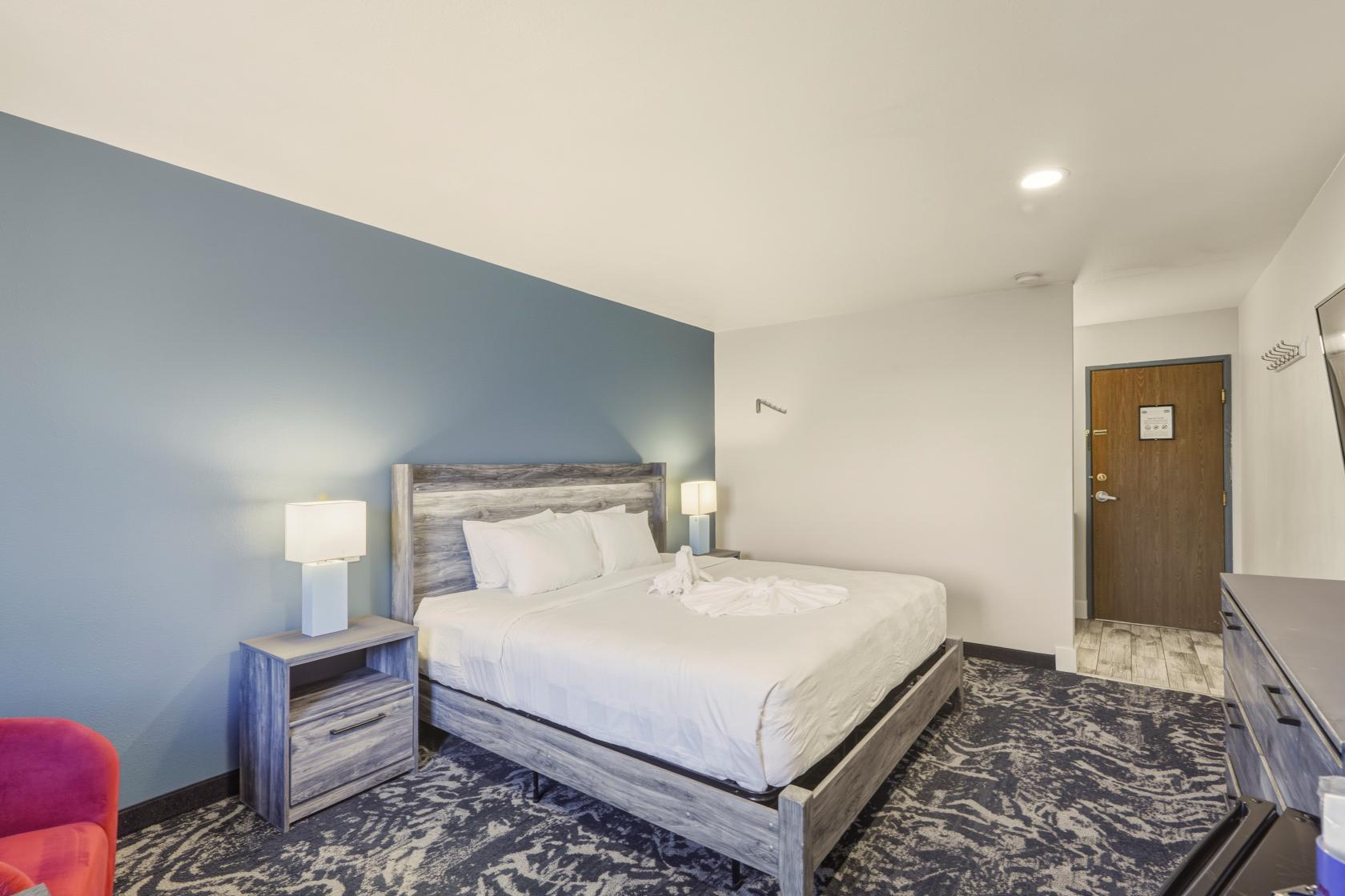Premium mountain room with views of Wolf Creek Ski Resort and king bed.