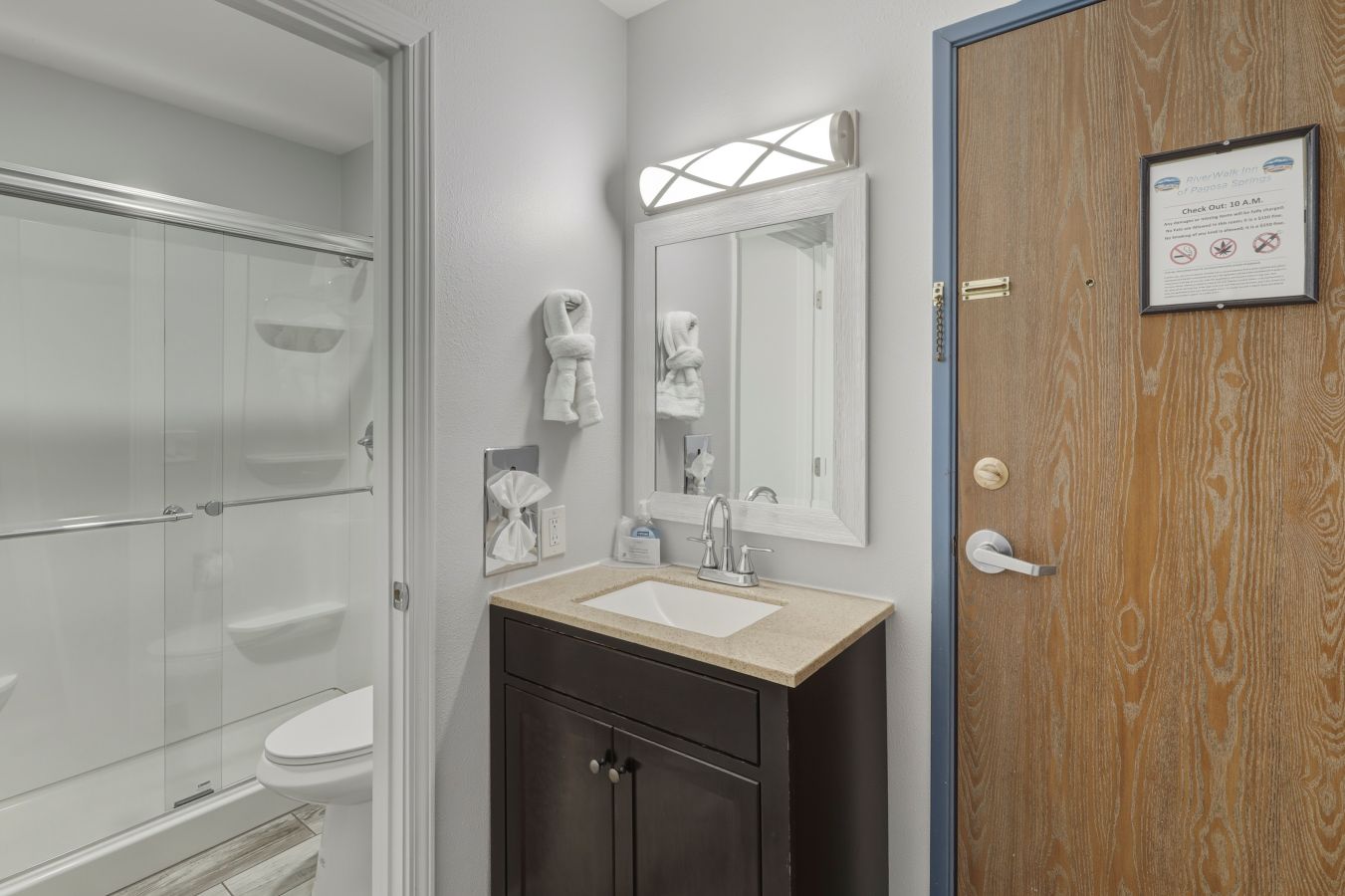 Beautiful private bathroom at our Hotel in Pagosa Springs