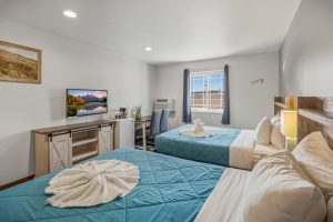 Comfort queen with two queen bed, desk and flat screen TV at our Pagosa Springs Hotel
